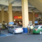 Carabineros infraccionando a persona que hace mal uso de estacionamientos reservados para personas con discapacidad Carabineros infraccionando a persona que hace mal uso de estacionamientos reservados para personas con discapacidad