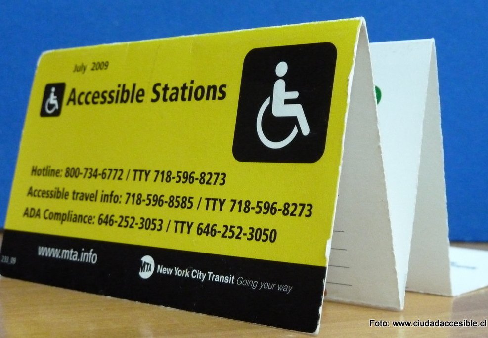 tríptico sobre la accesibilidad de las estaciones de Metro en Nueva York