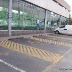 Estacionamientos para personas con discapacidad en Homecenter_ después