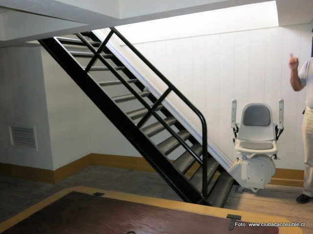 sillín salva escalera para acceder a cubierta