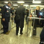 Primer usuario a pocos minutos de inaugurada la accesibilidad en la estación