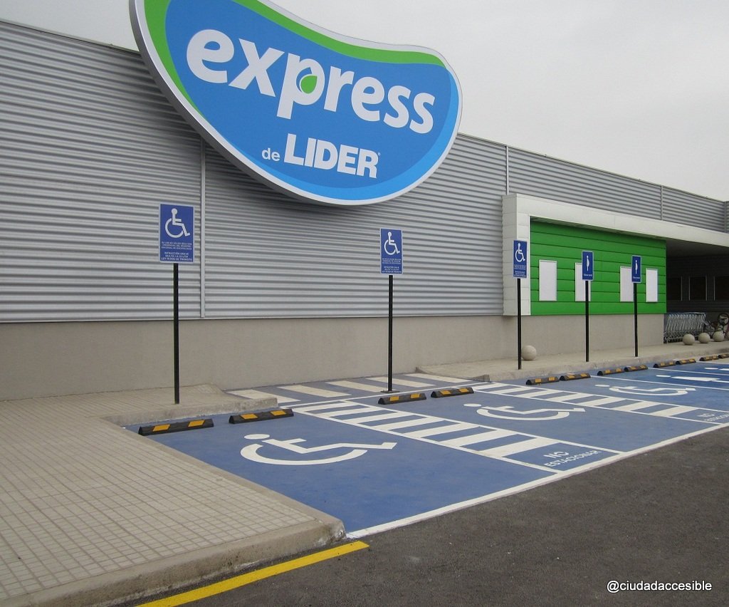 Lider comienza a implementar formato accesible en estacionamientos para PcD