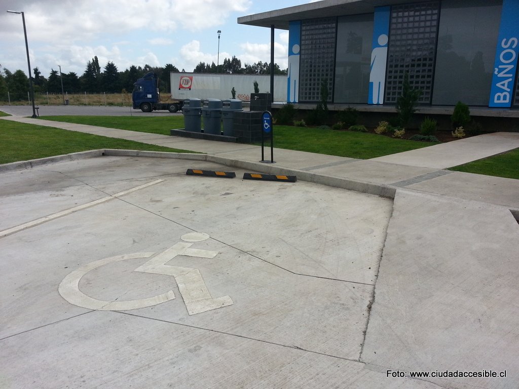 Estacionamiento Personas con Discapacidad Pronto Copec Osorno