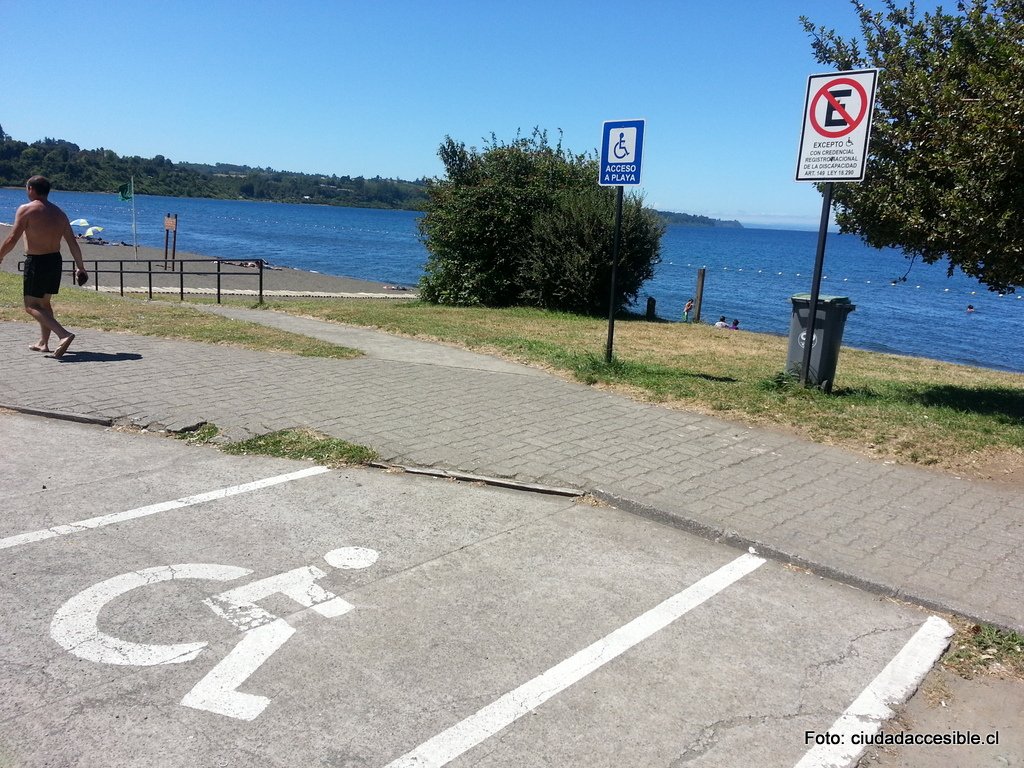 estacionamientos de personas con discapacidad vía pública costanera frutillar