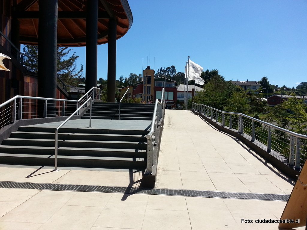 acceso equivalente Terraza exterior Teatro del Lago Frutillar