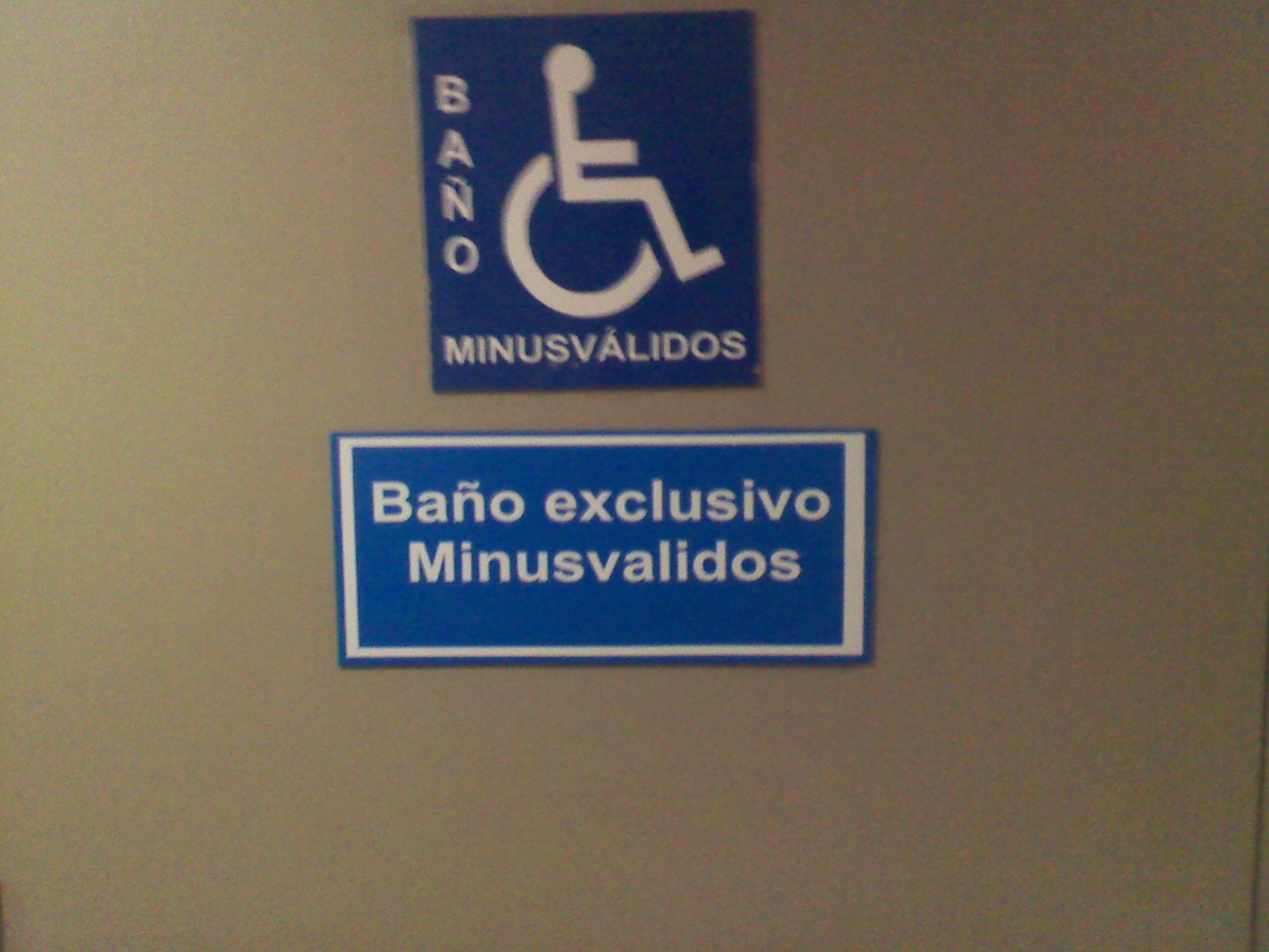 Baño en supermercado