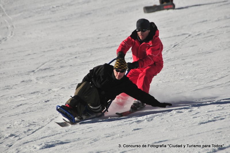 Primer Premio "Descendiendo con adrenalina". Trineo de nieve especial para usuarios de silla de ruedas. Portillo, Agosto 2012