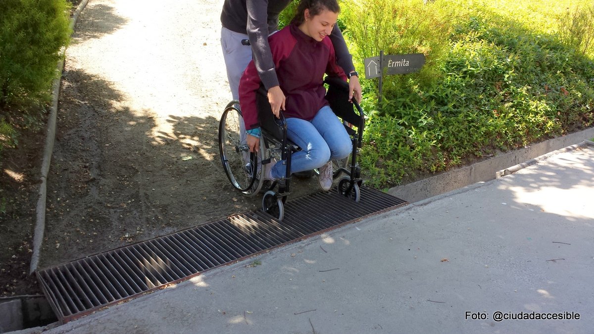 una rejilla jamás fue obstáculo hasta que la viviste desde una silla de ruedas