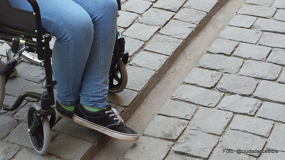 barreras que se hacen visibles desde una silla de ruedas