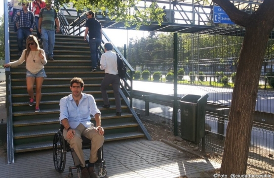 Pasarela peatonal Parque Arauco | Icono inaccesible