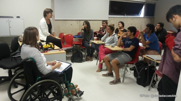 Agradeciendo la invitación a participar con los alumnos a este taller.