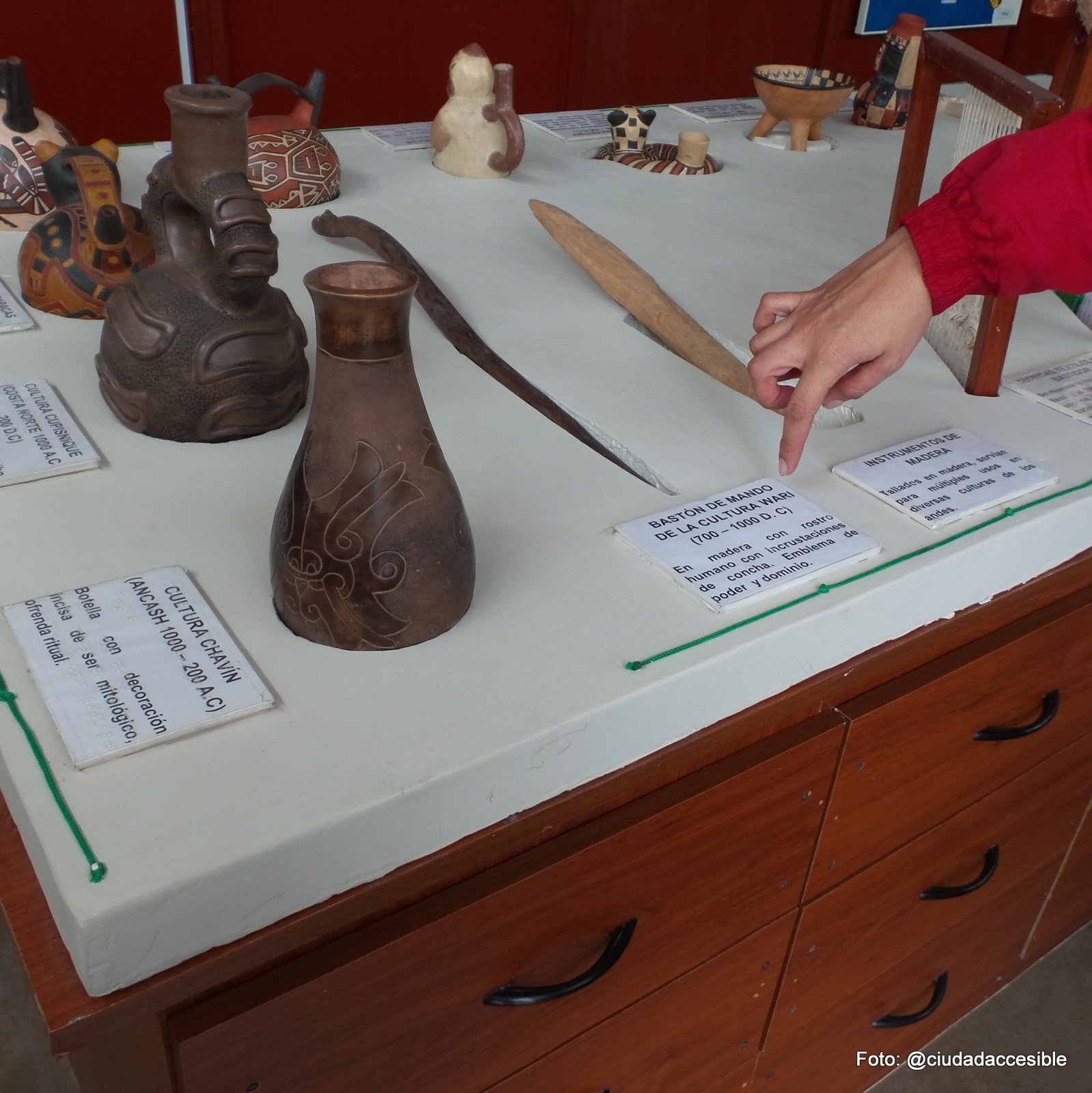 Recinto de exposición adaptado especialmente para visitantes ciegos