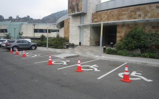 estacionamiento accesibles exteriores