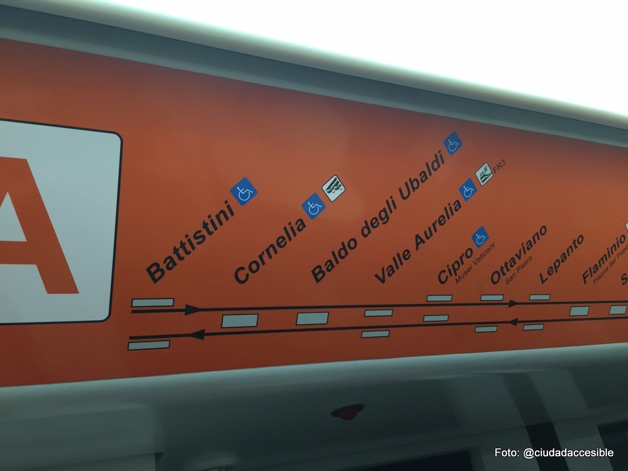 Señalización interior de estaciones accesibles - metro Roma