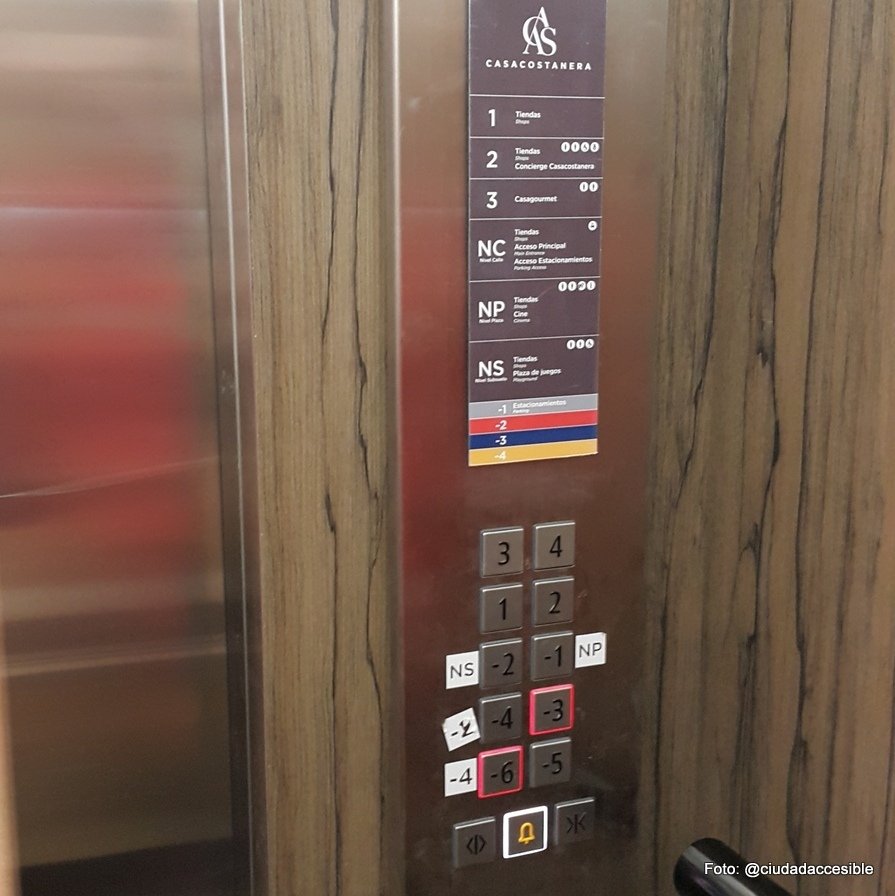 botonera ascensor muy poco clara