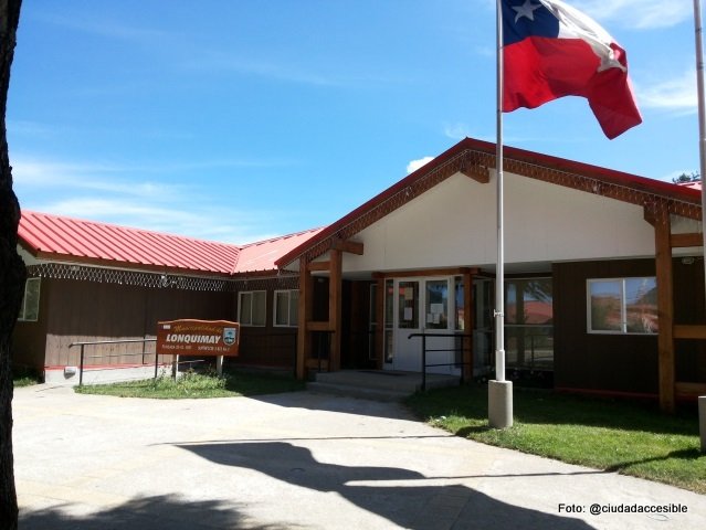 Municipalidad lonquimay con rampa de acceso