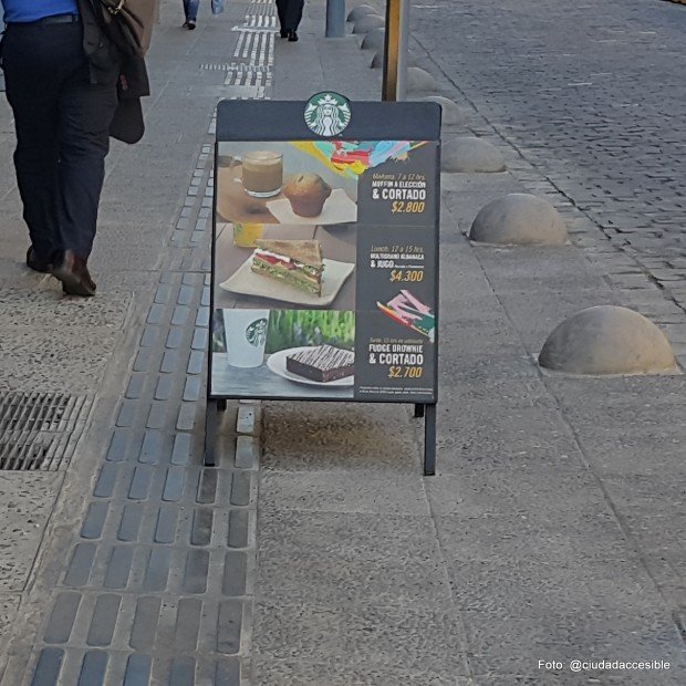 carteles con propaganda interrumpen la guía táctil