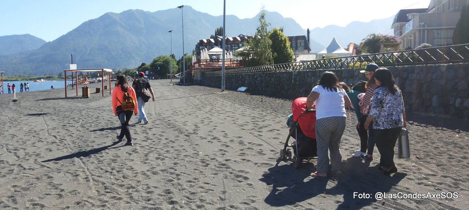 Condiciones de las veredas del acceso poniente a la playa de pucon. Veredas discontinuas, con desniveles y en mal estado