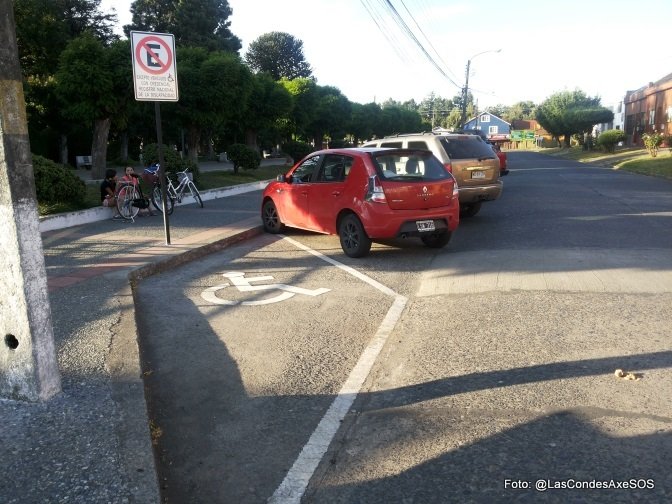 Estacionamiento sin acceso a la vereda