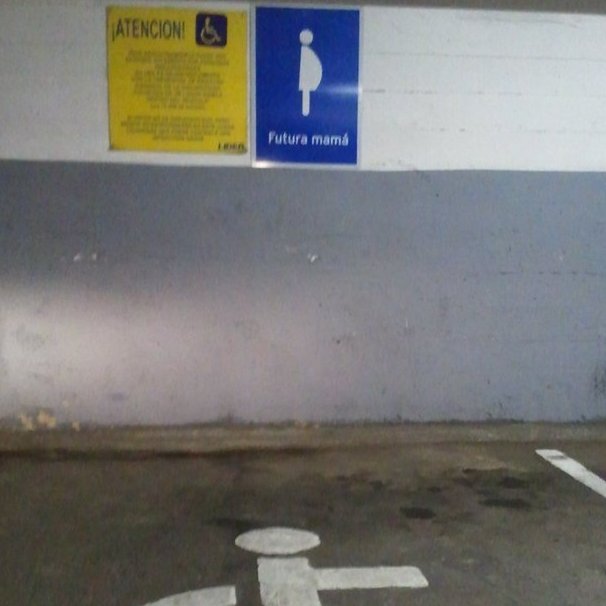 Lider Puerto Varas estacionamiento compartido con embarazadas