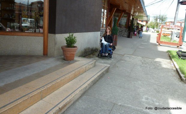 centro comercial y edificio en walker martínez puerto varas