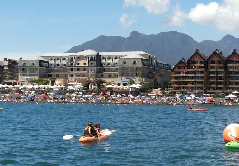 vista desde el lago de la playa de pucón