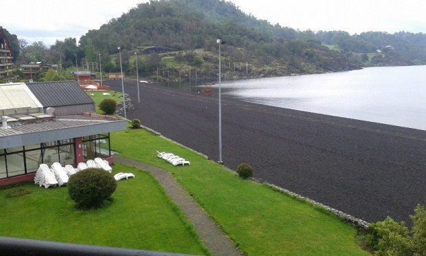 vista del acceso al lago