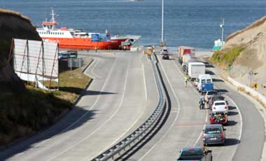 Tacos para abordar ferris en canal de Chacao en Chiloé