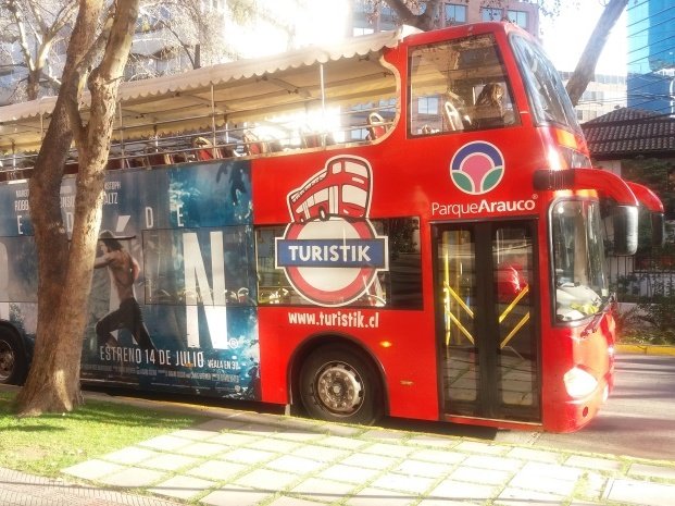 bus turistik de turismo que recorre santiago