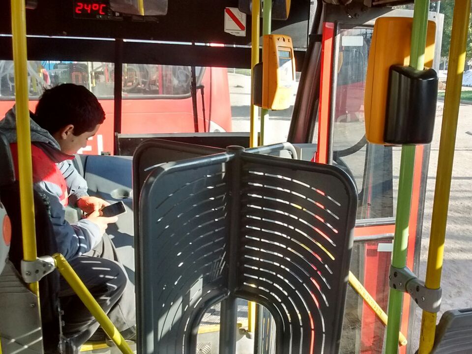 Foto: Señalización deficiente en buses transantiago