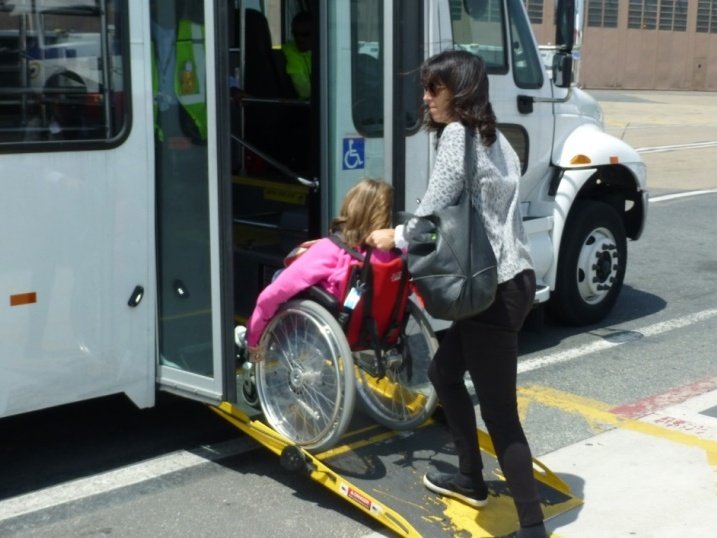 Foto: La seguridad de abordar un bus ante la presencia del chofer hacen del acceso cercano al chofer una opción más segura y confiable para el usuario