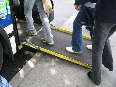 Foto: La seguridad de abordar un bus ante la presencia del chofer hacen del acceso cercano al chofer una opción más segura y confiable para el usuario
