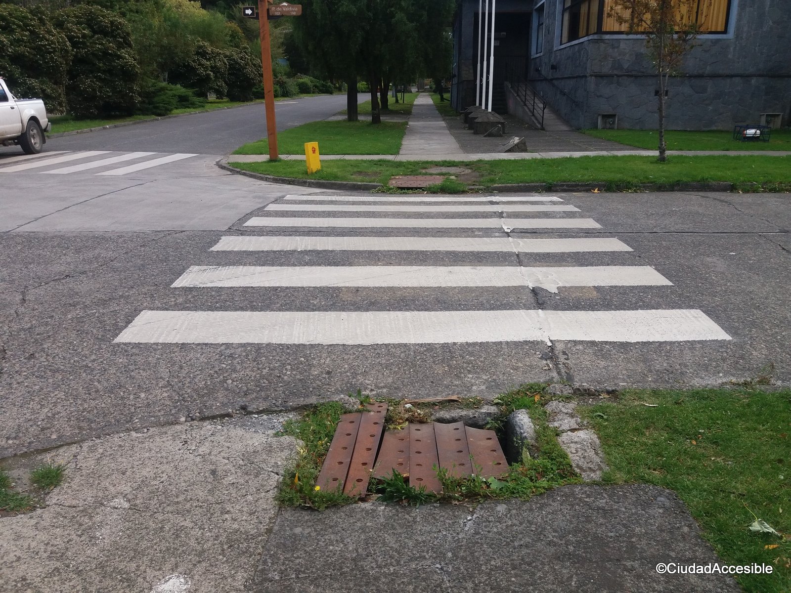 cruce peatonal no rebajado