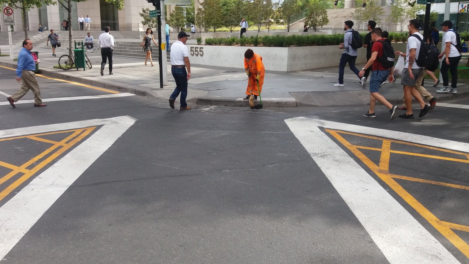 vereda Sur-Oriente calle Rosario Norte con Cerro El Plomo antes