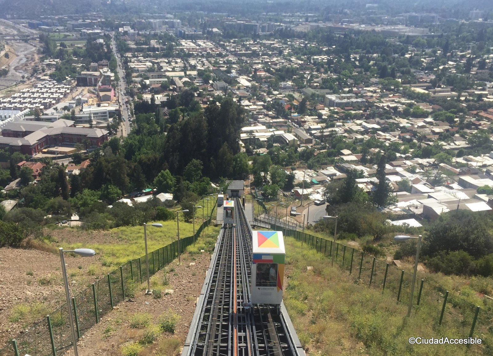 Vista del Ascensor Cerro 18 en Lo Barnechea hacia la ciudad