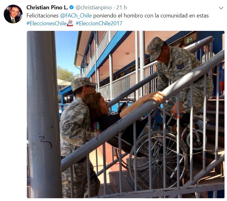 Felicitan a militares por transportar a persona en silla de ruedas