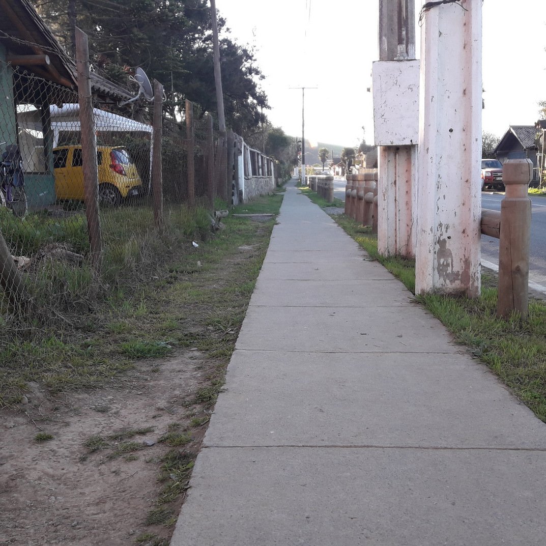 Veredas que corresponde a una buena ruta accesible en la comuna de Pumanque