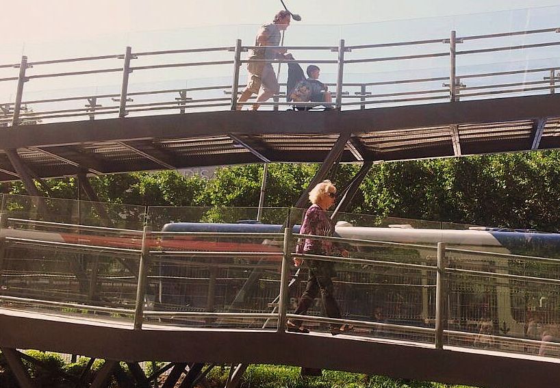 Pasarela Peatonal Accesible Parque Arauco | 23 años de historia