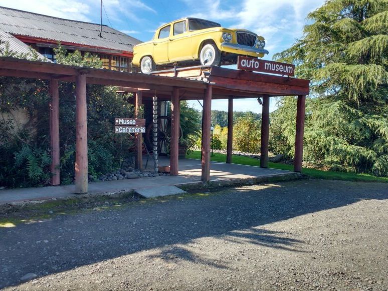 rampa en el acceso al auto museum moncopulli