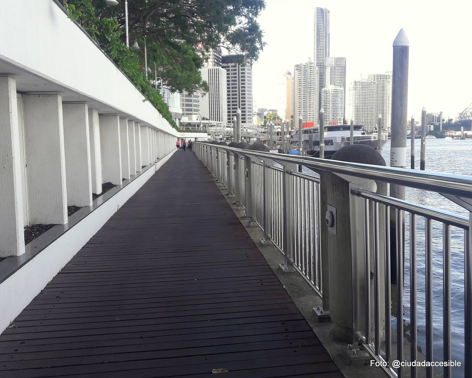 Ruta peatonal en la ciudad Parque South Bank Brisbane