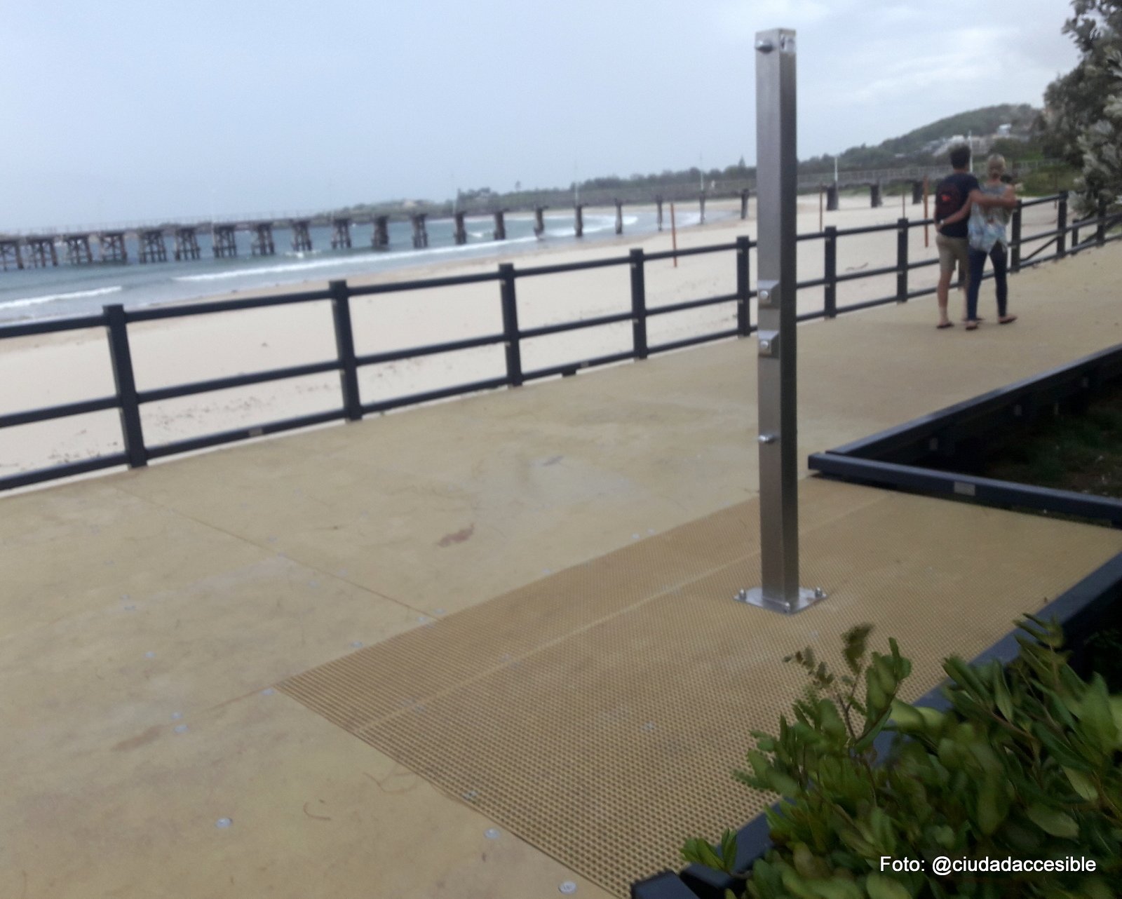 Ducha pública en playa Coffs Harbor