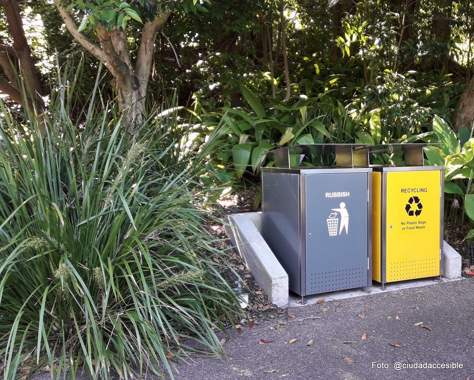 contenedores de reciclje en Parque Roma Street Parkland Brisbane