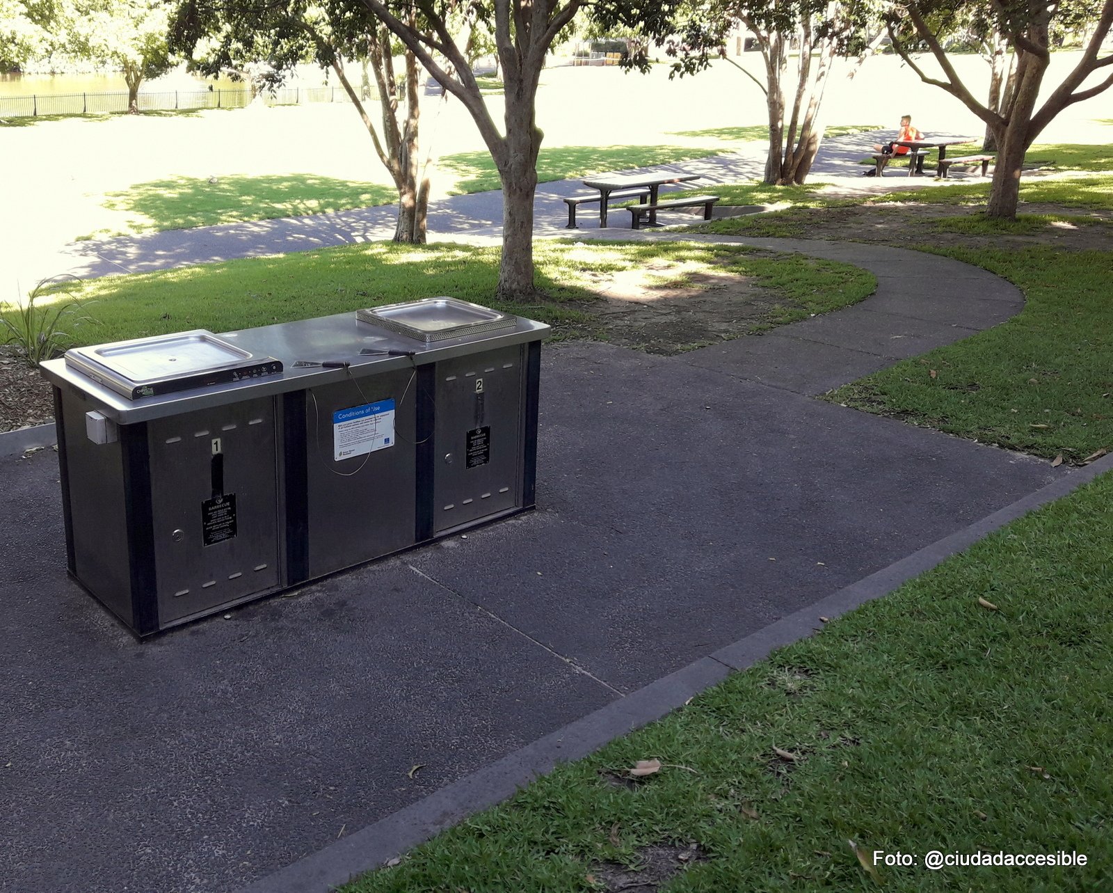 contenedores de basura en Parque Roma Street Parkland Brisbane