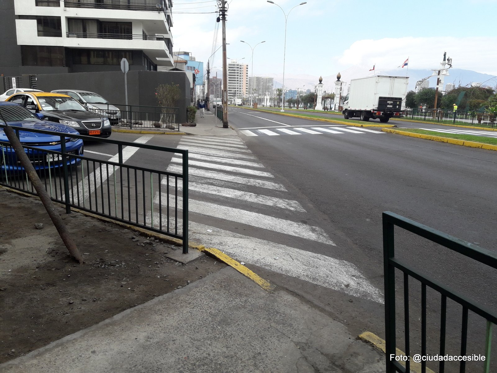 El rebaje enfrenta el paso cebra en forma diagonal a la calzada en iquique