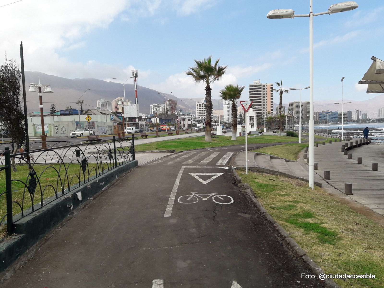 ciclovía en el borde costero de iquique