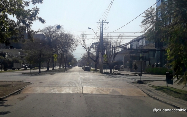 2019-07-23 12.24.25-004 Toda la intersección se eleva en el área de cruce de vehículos y peatones