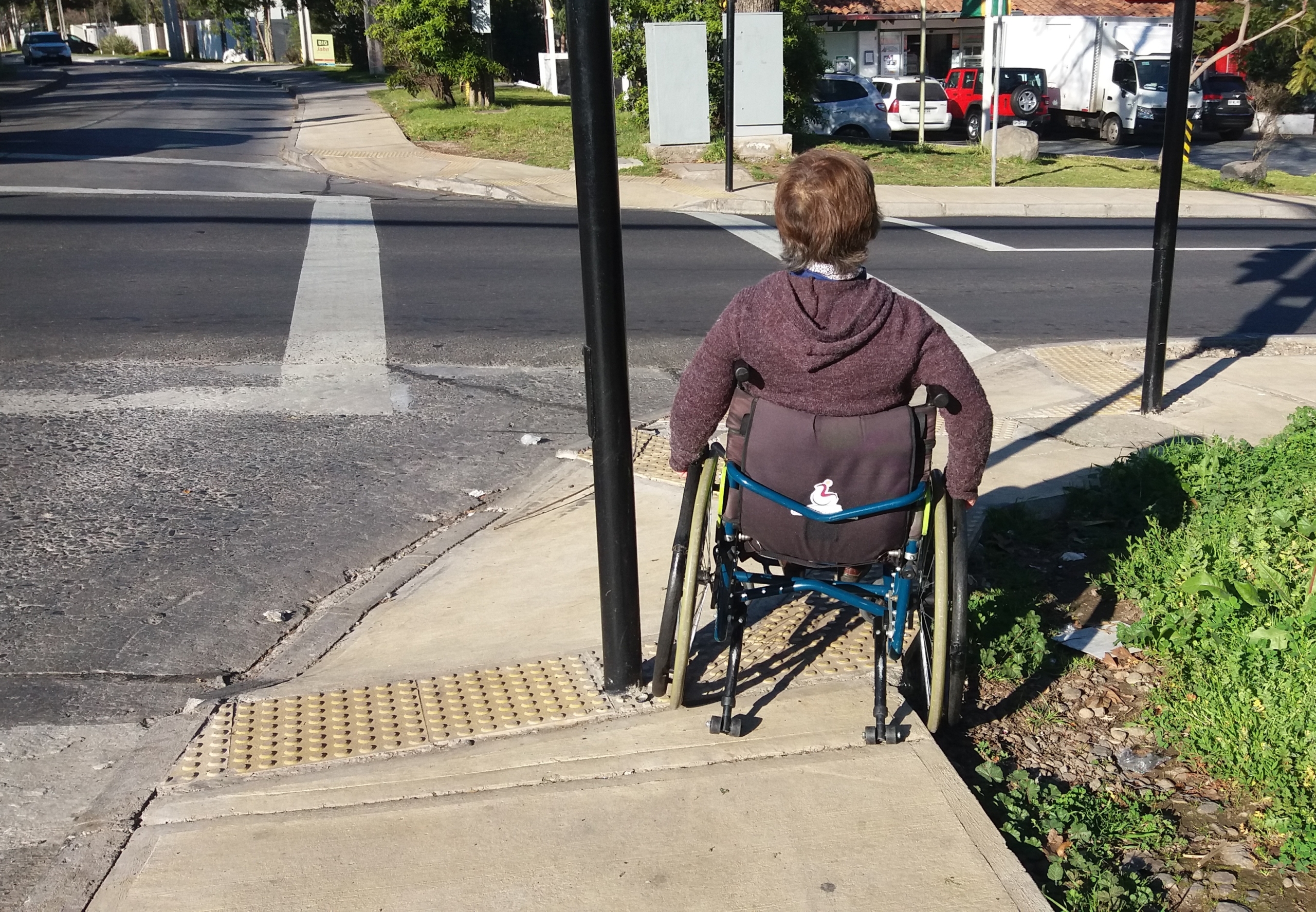 Cómo debe ser una rampa de acceso para usuarios de silla de ruedas