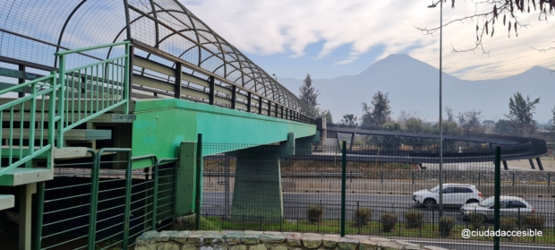 vista de las escaleras por el lado de las condes