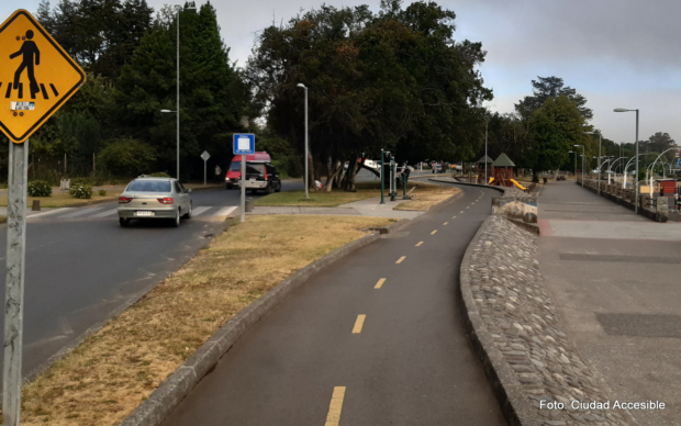 ciclovía con cruce peatonal no demarcado