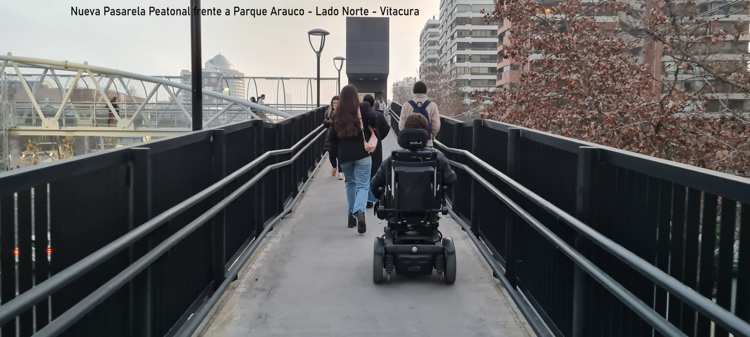 Pasarela Parque Arauco Lado Vitacura